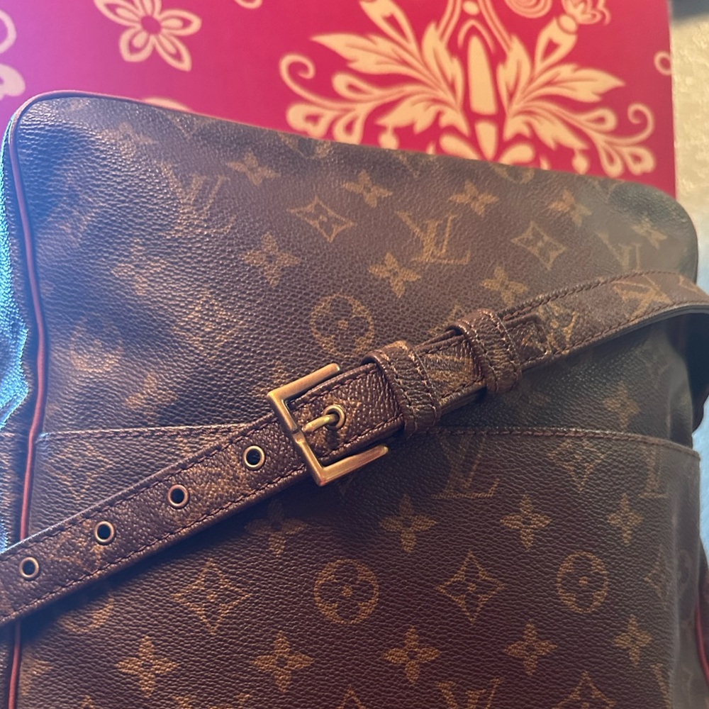 WOW POSHMARK - Authentic Louis Vuitton Marceau GM Messenger Crossbody